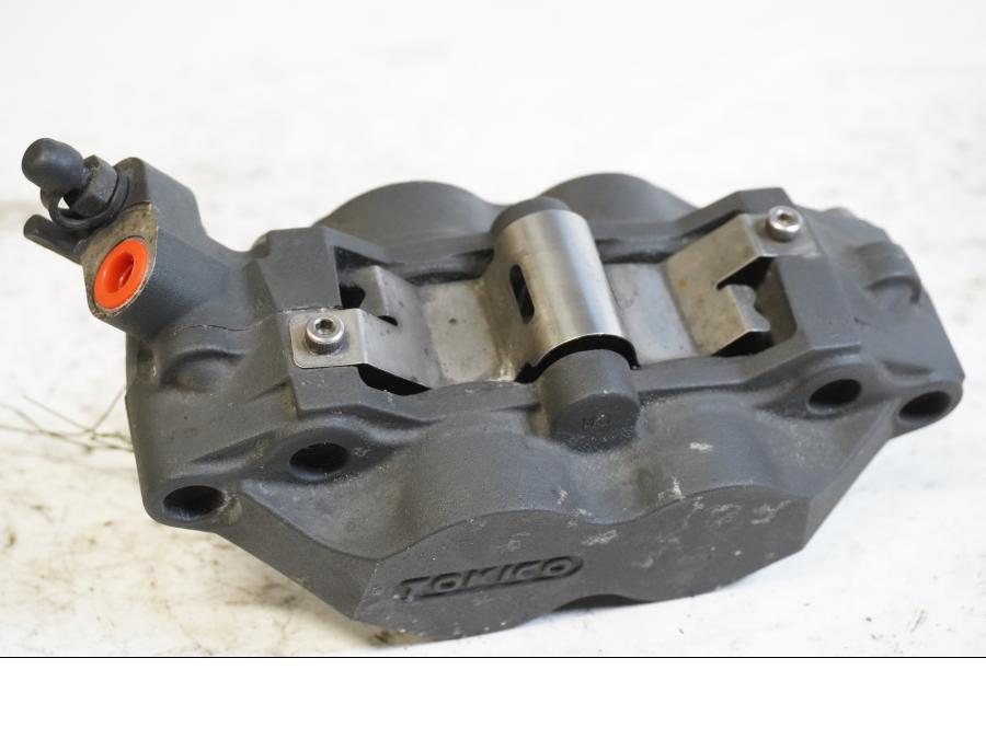 Baksidan på Bromsok från en BMW R 1150 RS -2002 motorcykel.