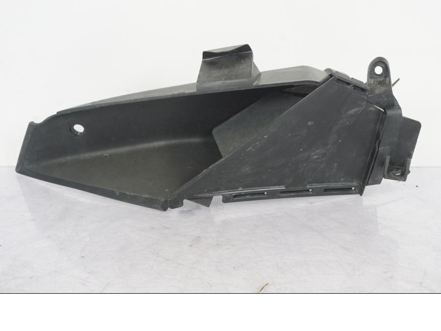 Framsidan på Luftintag från en KTM 1290 Super Adventure R -2018 motorcykel.