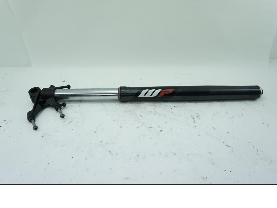 Framsidan på Gaffelben från en KTM 1190 Adventure -2014 motorcykel.