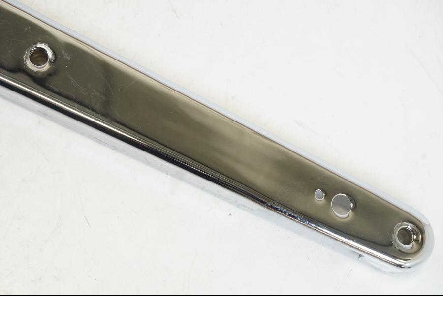 Höger sida på Bakskärmstag från en Kawasaki VN 800 -2000 motorcykel.