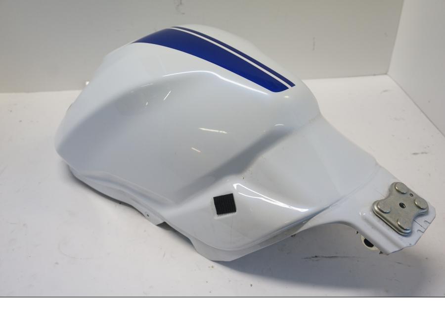 Höger sida på Bensintank från en Suzuki SV 650 -2016 motorcykel.