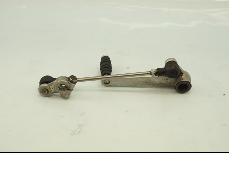 Baksidan på Växelpedal från en Suzuki GSX 1300 R -2003 motorcykel.