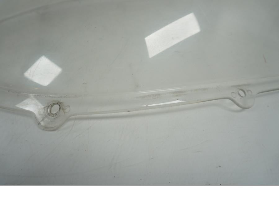 Snett nerifrån på Vindruta från en Aprilia RS 250 -1998 motorcykel.