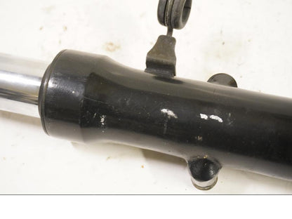 Vänster sida på Gaffelben från en Kawasaki GPZ 500 -1991 motorcykel.