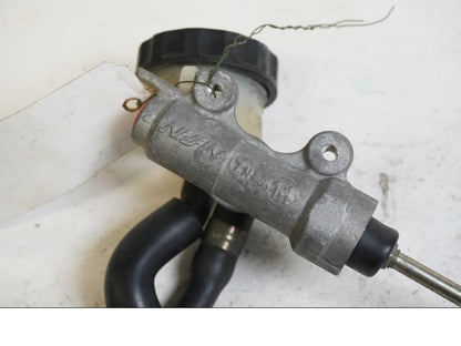 Höger sida på Bromshuvudcylinder från en Honda XRV 750 -1998 motorcykel.