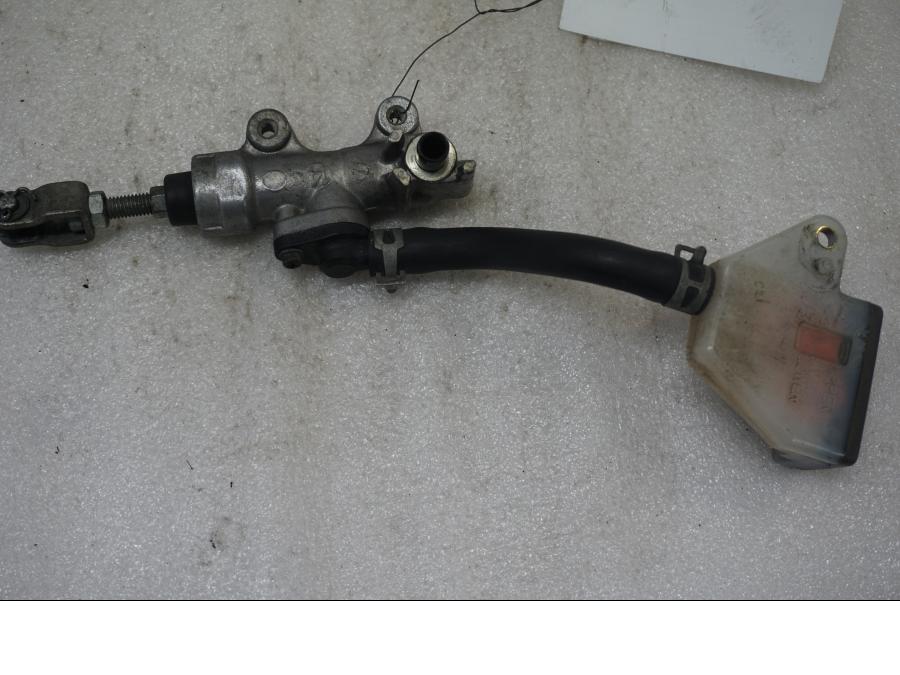Höger sida på Bromshuvudcylinder från en Suzuki GSX-R 1000 -2003 motorcykel.
