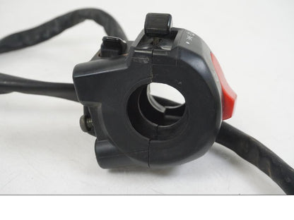 Vänster sida på Styrelreglage från en Suzuki GSX-R 750 -2001 motorcykel.