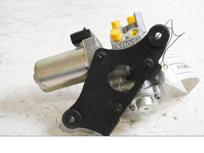 Höger sida på ABS Modulator från en Honda XL 1000 V -2008 motorcykel.