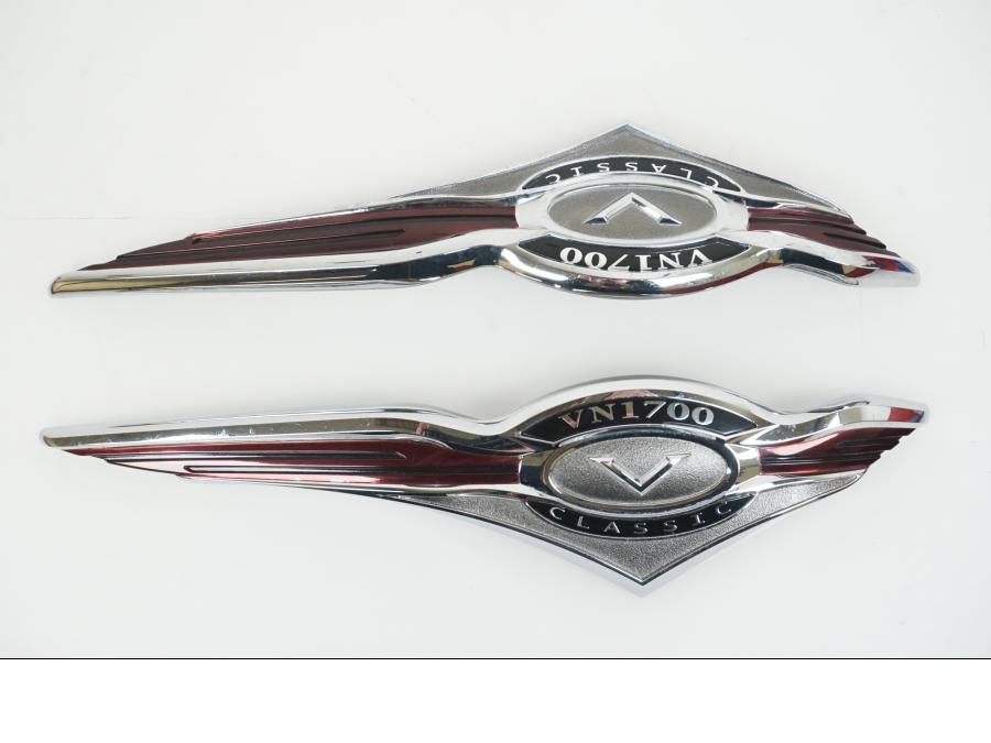 Baksidan på Bensintankdekor från en Kawasaki VN 1700 Classic Tourer -2010 motorcykel.