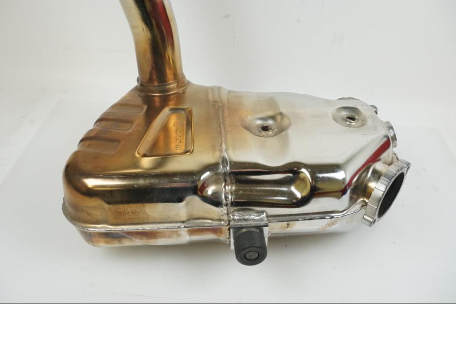 Vänster sida på Mellanburk från en BMW R 1100 S -2003 motorcykel.