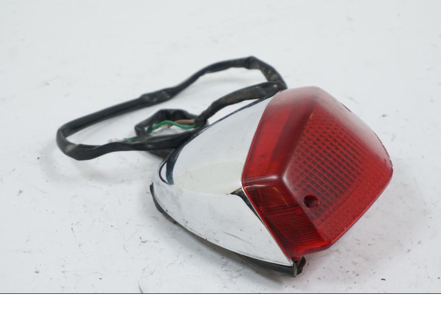 Vänster sida på Baklampa från en Honda VT 600 C -1995 motorcykel.