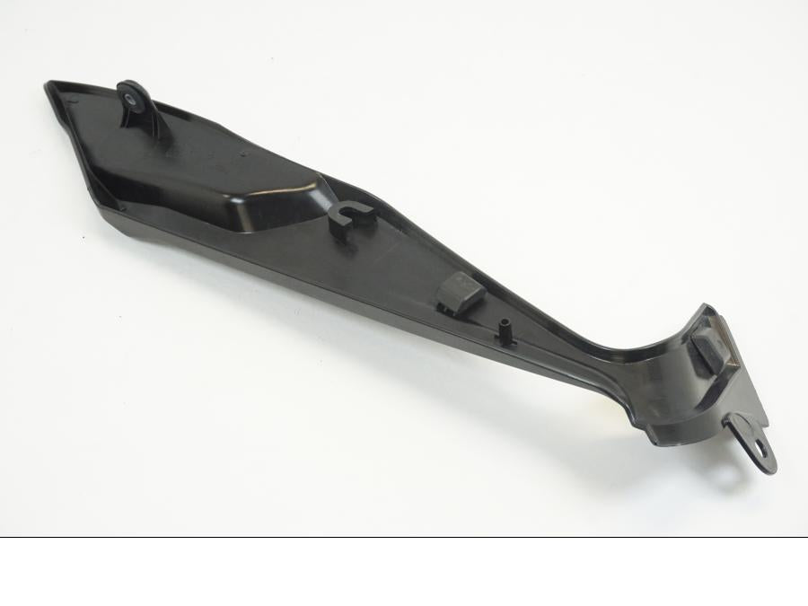 Baksidan på Bensintankskåpa från en Triumph Tiger 1200 -2018 motorcykel.