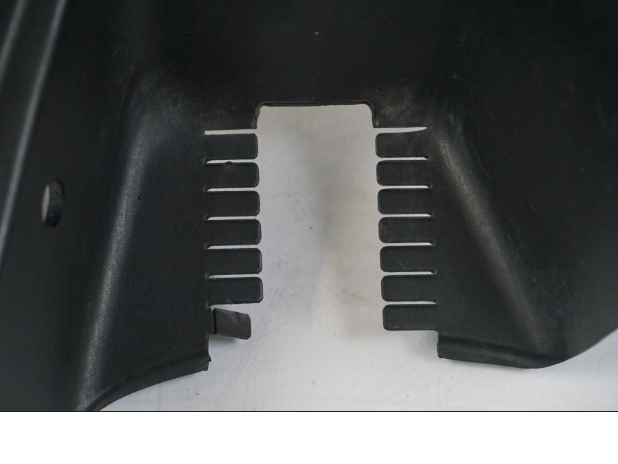 Vänster sida på Svingskärm från en KTM 1290 Super Duke R -2015 motorcykel.