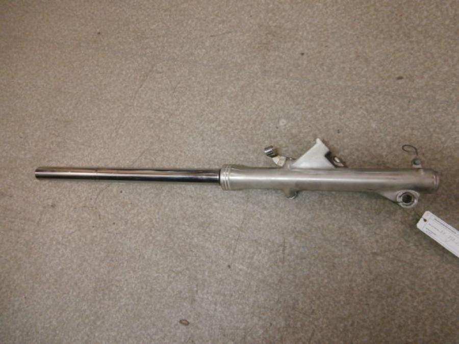 Framsidan på Gaffelben från en Yamaha XV 750 -1983 motorcykel.