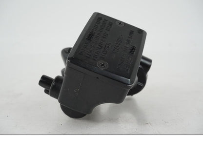 Höger sida på Bromshuvudcylinder från en Kawasaki Z 750 -2006 motorcykel.