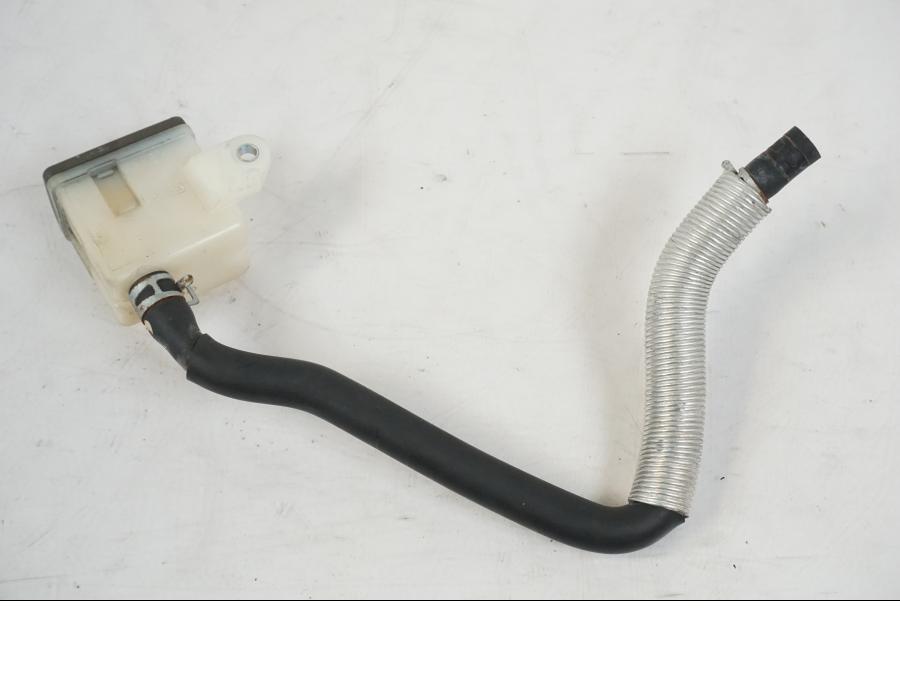 Framsidan på Bromsvätskebehållare från en Suzuki VZR 1800 -2009 motorcykel.