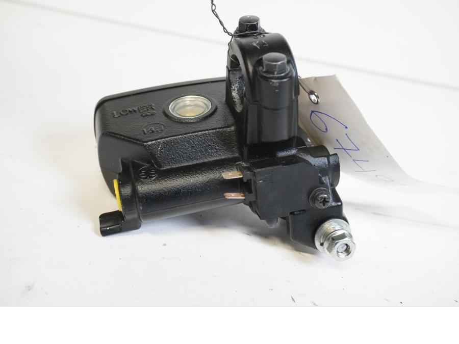 Höger sida på Bromshuvudcylinder från en Honda CRF 1000 Africa Twin -2016 motorcykel.