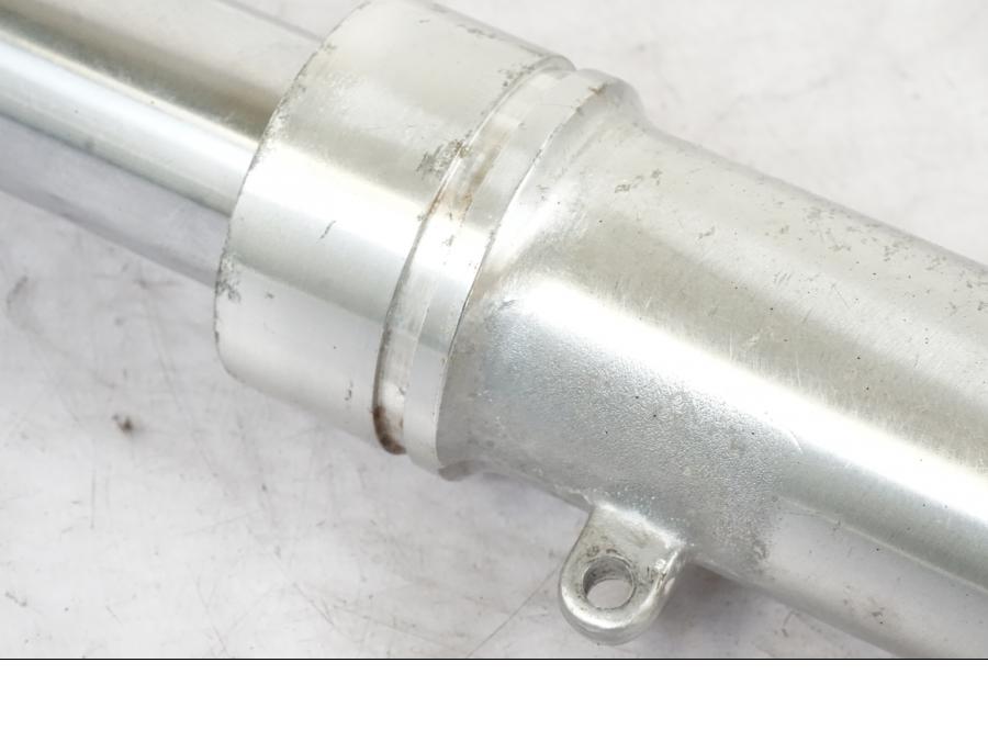 Vänster sida på Gaffelben från en Kawasaki KL 650A -1987 motorcykel.