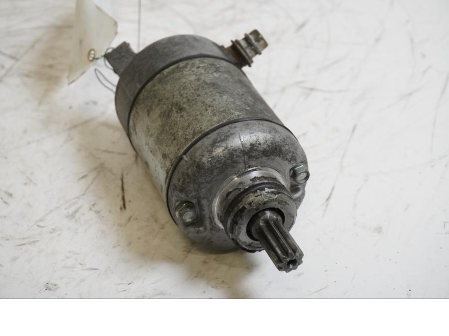 Framsidan på Startmotor från en Suzuki GSX-R 750 -1997 motorcykel.