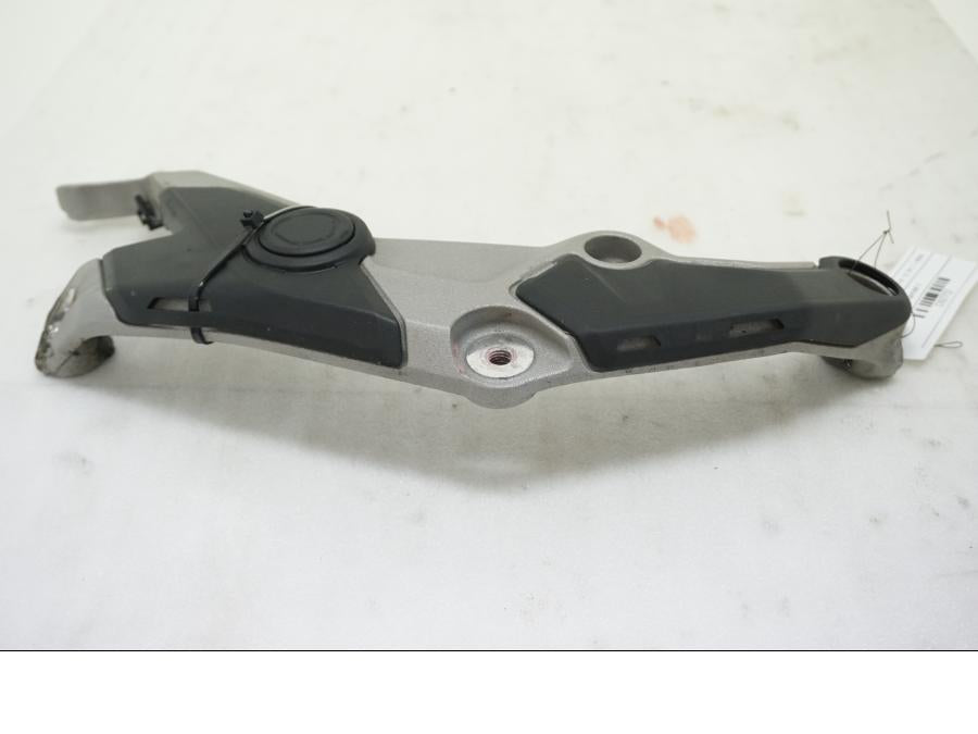 Baksidan på Ramdel från en Ducati Multistrada 1158 V4 -2021 motorcykel.