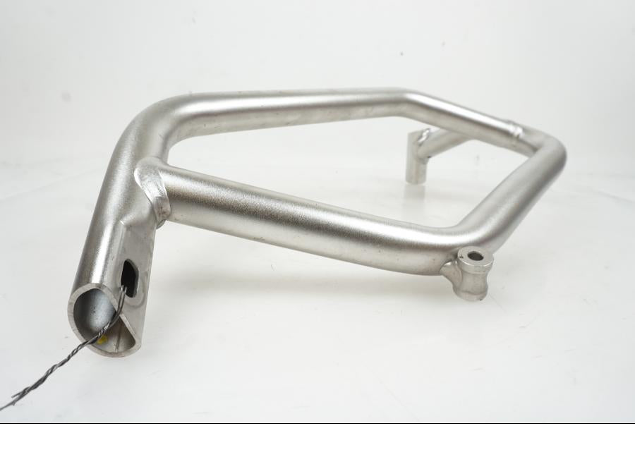 Vänster sida på Motorskyddsbåge från en BMW R 1250 GSA -2019 motorcykel.