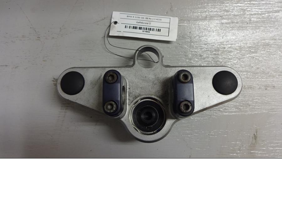 Framsidan på Gaffelkrona från en BMW R 1150 GS -1999 motorcykel.