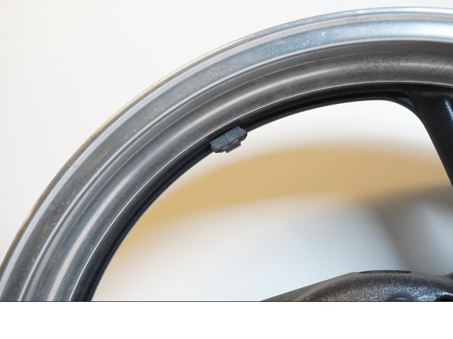 Extrabild5 på Fälg från en Yamaha TDM 850 -1996 motorcykel.