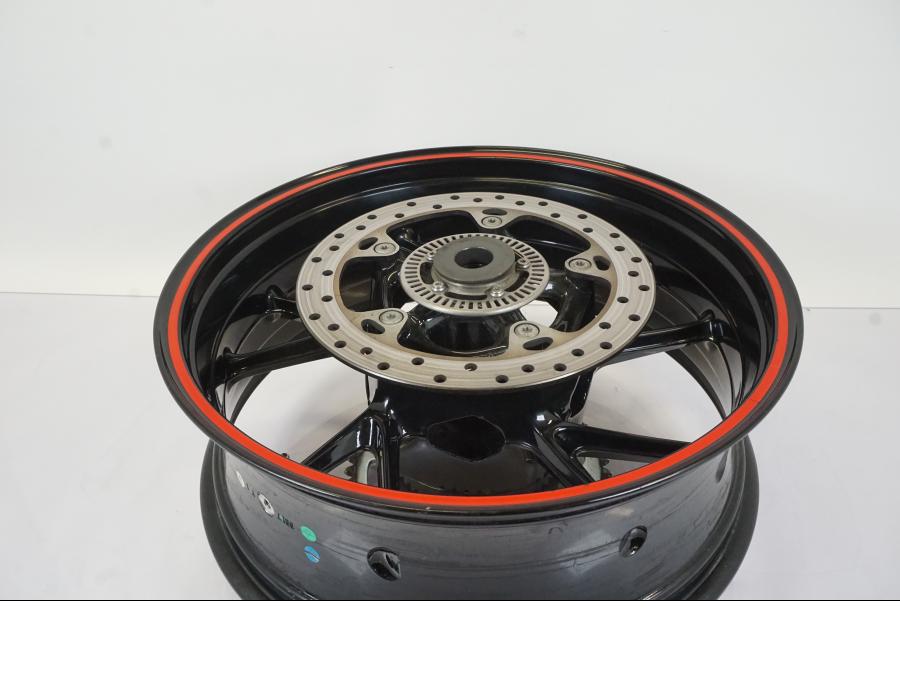 Framsidan på Hjulpaket från en BMW S 1000 XR -2019 motorcykel.