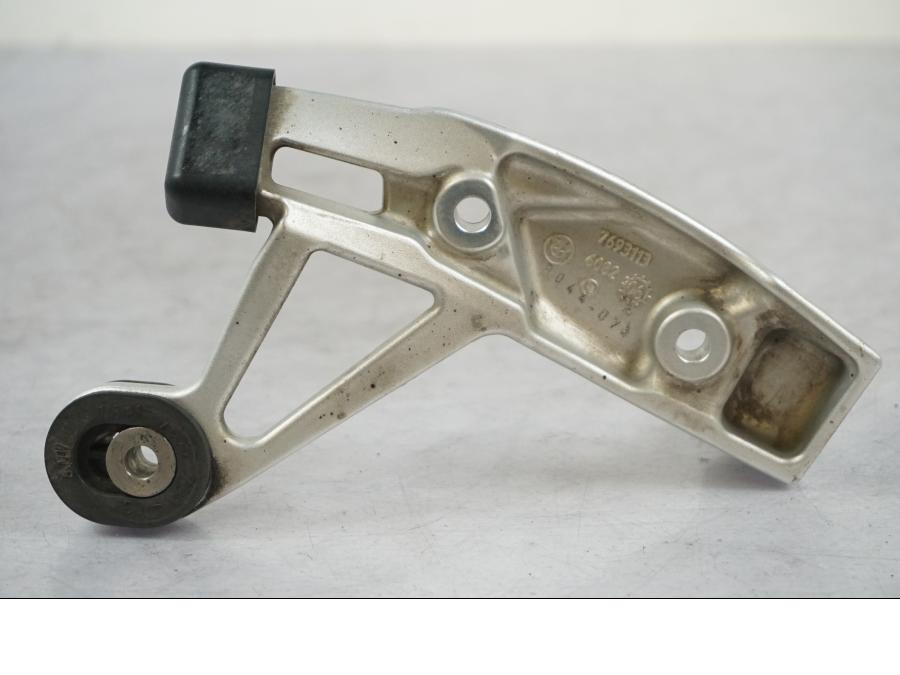 Snett uppifrån på Fotpinnefäste från en BMW R 1200 R -2007 motorcykel.