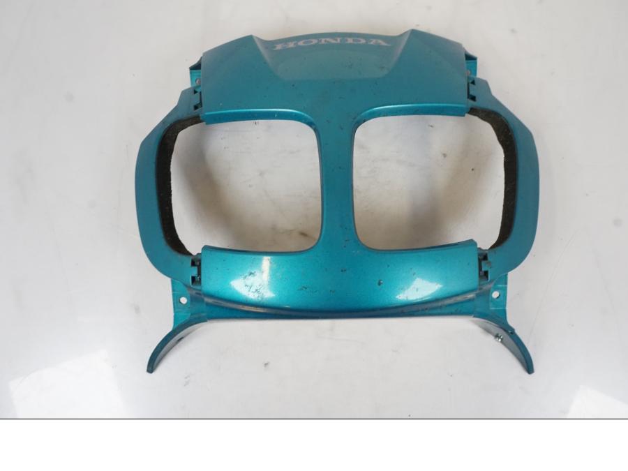 Framsidan på Strålkastarkåpa från en Honda VFR 750 -1994 motorcykel.