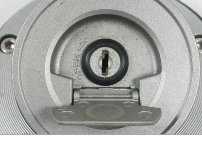 Snett nerifrån på <p>Låssats från Yamaha FZ-8S FAZER ABS 2011.</p>

<p>Tändningslås, antenn, tanklock, sadellås, CDI och 1st nyckel.</p> motorcykel.