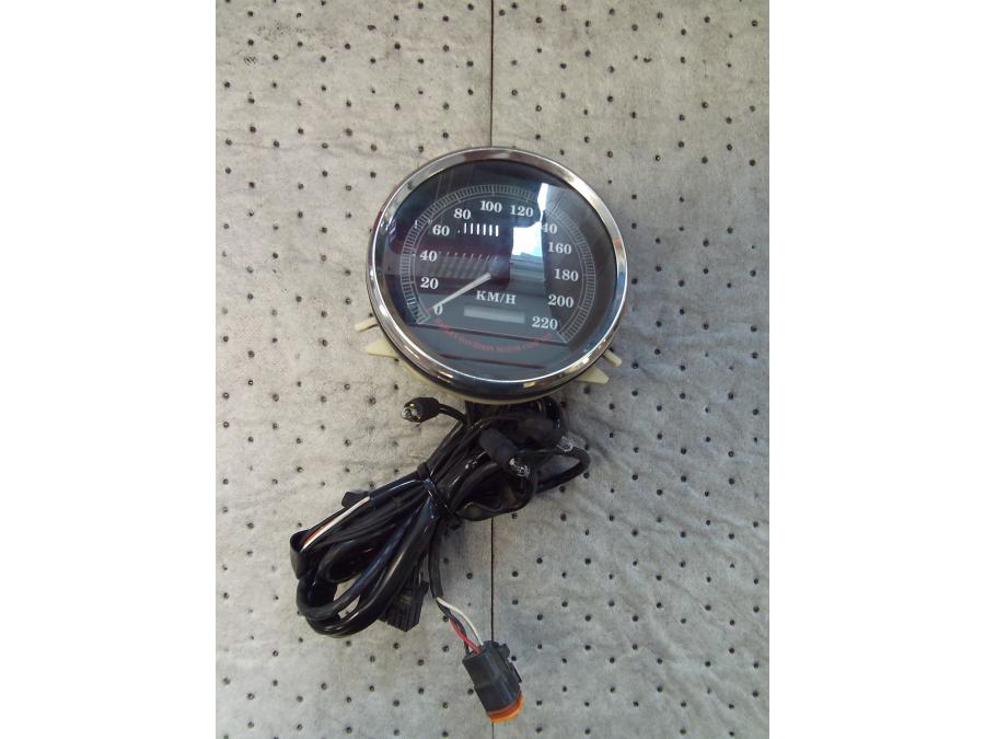Framsidan på Hastighetsmätare från en H-D Touring Road King FLHR/I -1997 motorcykel.