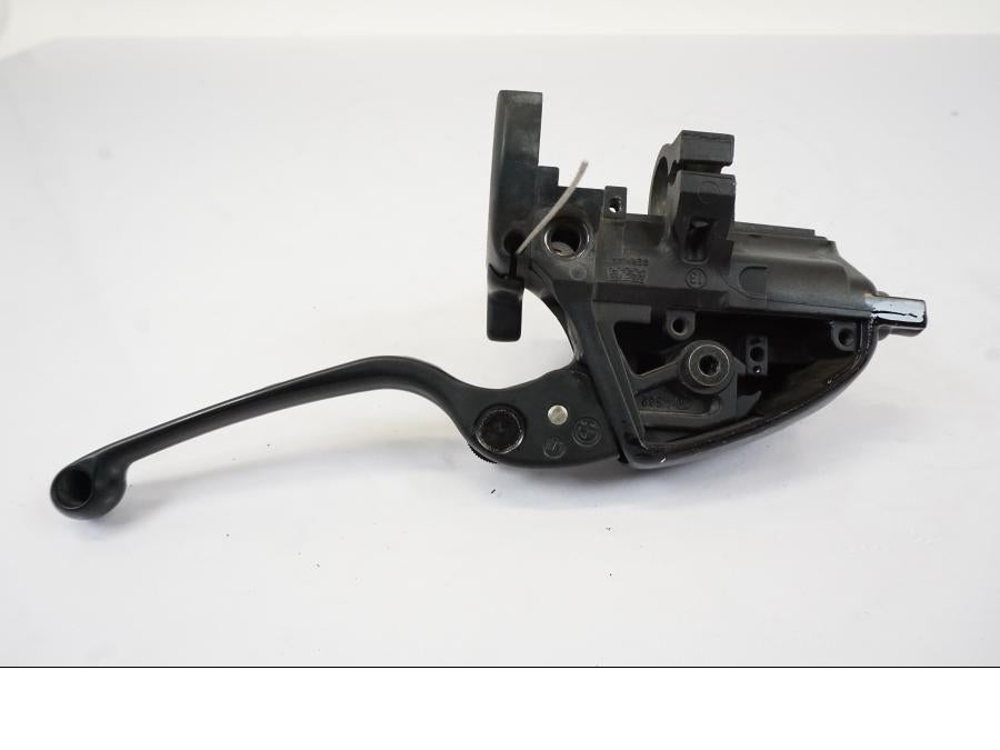 Vänster sida på Kopplingshuvudcylinder från en BMW R 1150 RS -2003 motorcykel.