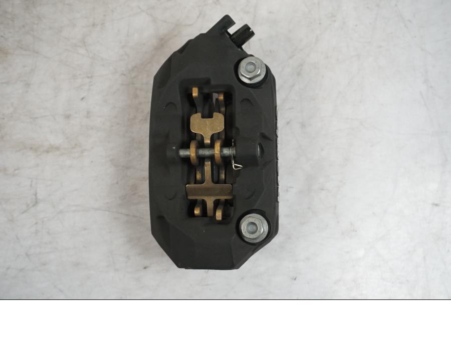 Framsidan på Bromsok från en BMW S 1000 XR -2019 motorcykel.