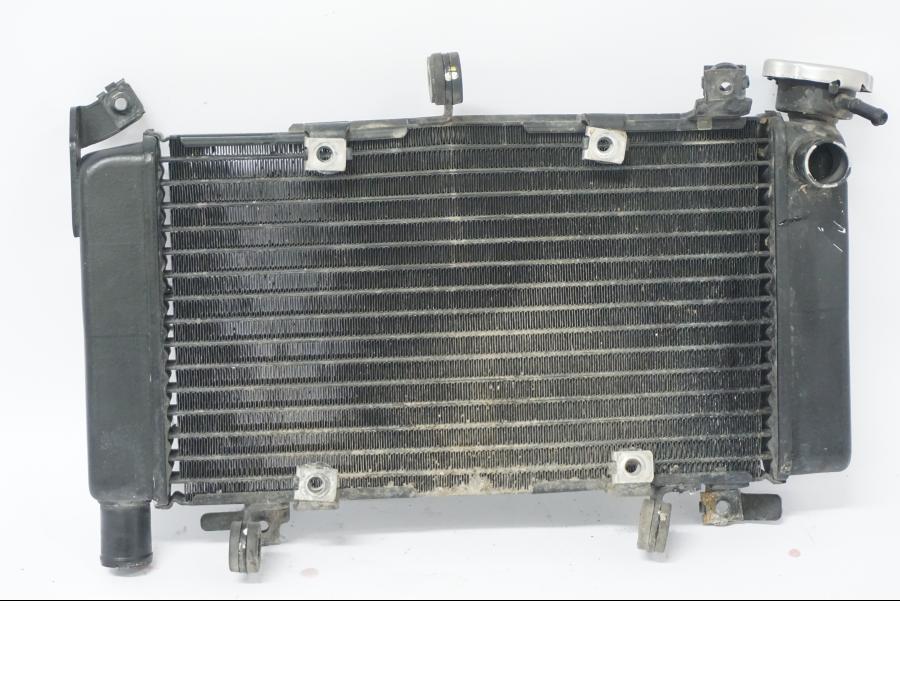 Baksidan på Vattenkyl från en Honda CB 500 X -2015 motorcykel.