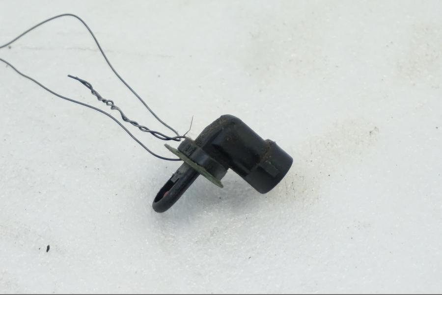 Höger sida på Luftburksensor från en Aprilia RSV 1000 -2010 motorcykel.