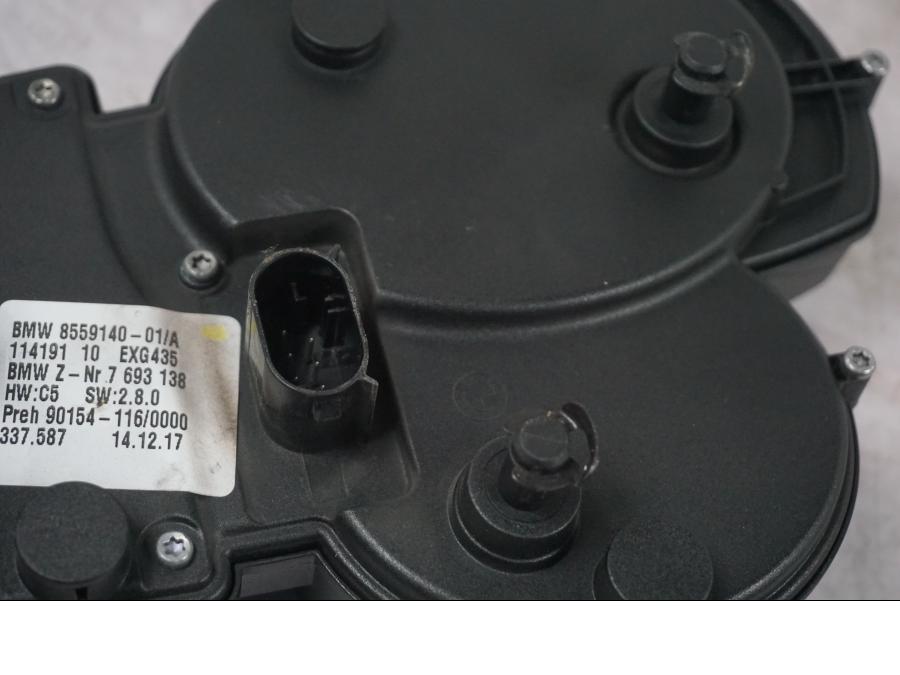 Snett nerifrån på Instrumentpanel från en BMW F 800 R -2018 motorcykel.