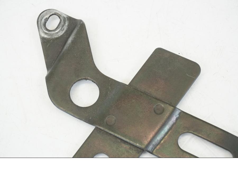 Höger sida på Batterihållare från en Honda CB 750 -2002 motorcykel.