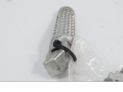 Baksidan på Fotpinne från en Honda CB 650 R -2019 motorcykel.