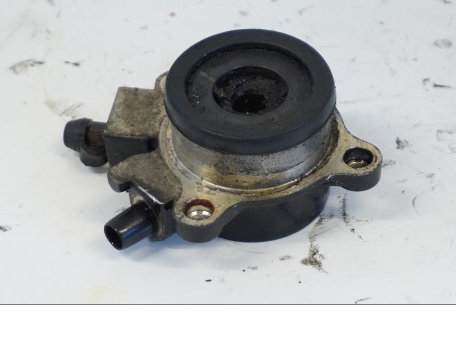 Vänster sida på Kopplingslavcylinder från en Yamaha YZF 1000 R -1997 motorcykel.