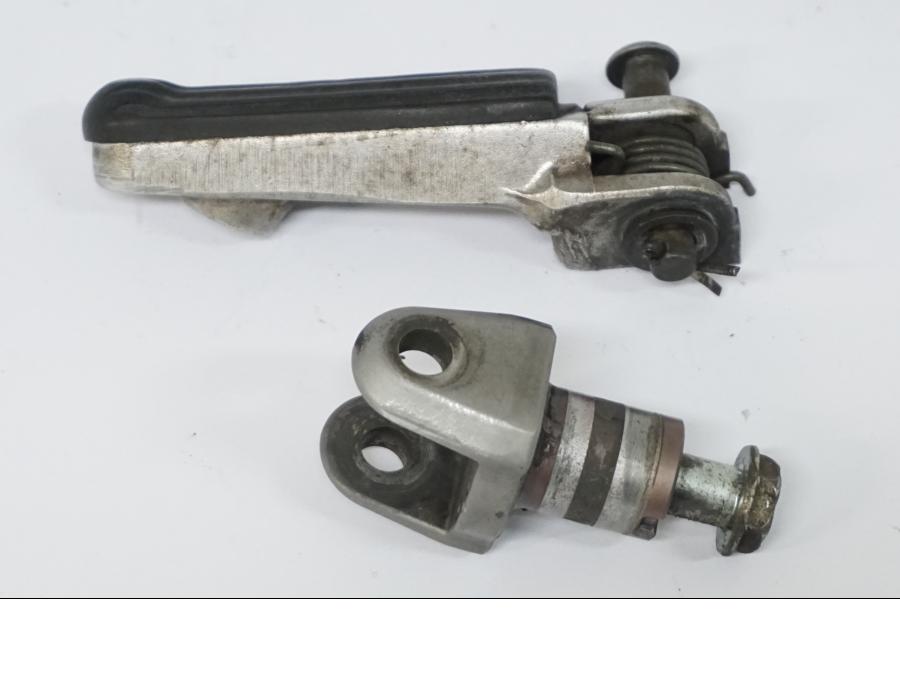 Baksidan på Fotpinne från en Honda CBR 900 RR -2002 motorcykel.