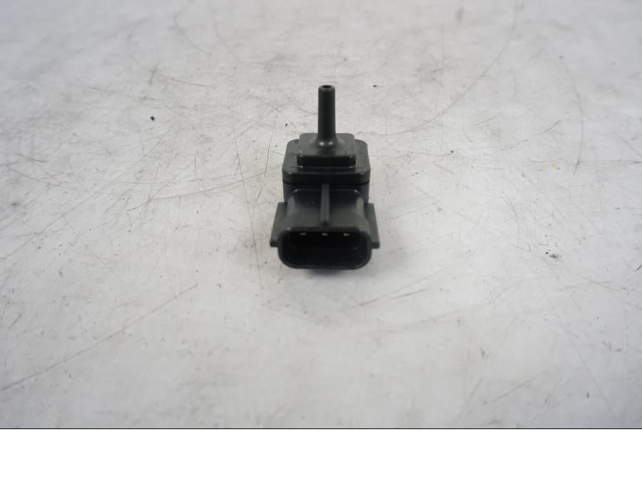 Baksidan på Mapsensor från en KTM 1290 Super Duke R -2021 motorcykel.