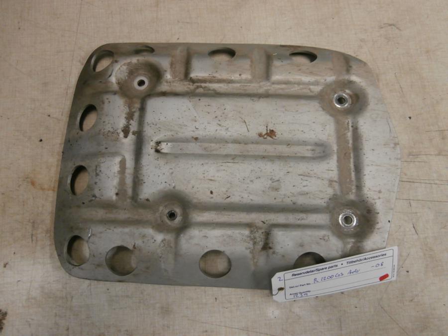 Baksidan på Hasplåt från en BMW R 1200 GSA -2008 motorcykel.