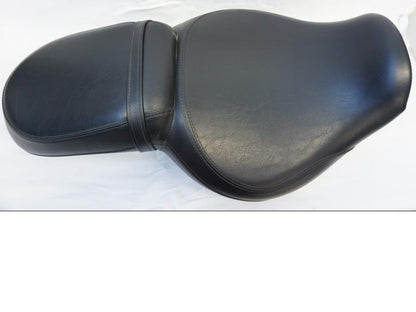 Höger sida på Sadel från en Kawasaki VN 900 -2006 motorcykel.