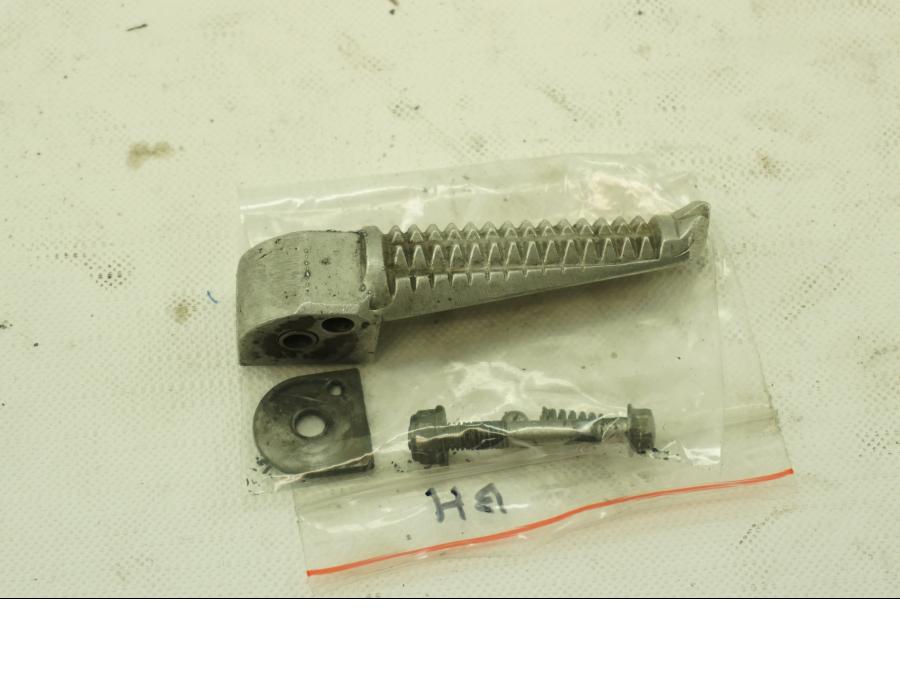 Framsidan på Fotpinne från en Yamaha TRX 850 -1996 motorcykel.