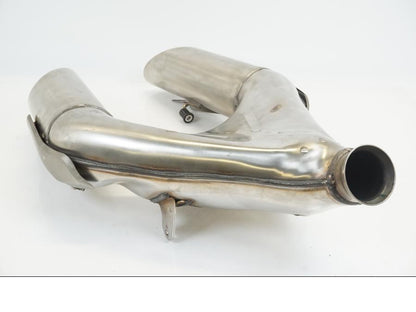 Snett nerifrån på Ljuddämpare från en KTM 990 Super Duke -2005 motorcykel.