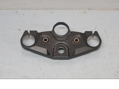 Framsidan på Gaffelkrona från en Yamaha XJ 6 -2011 motorcykel.