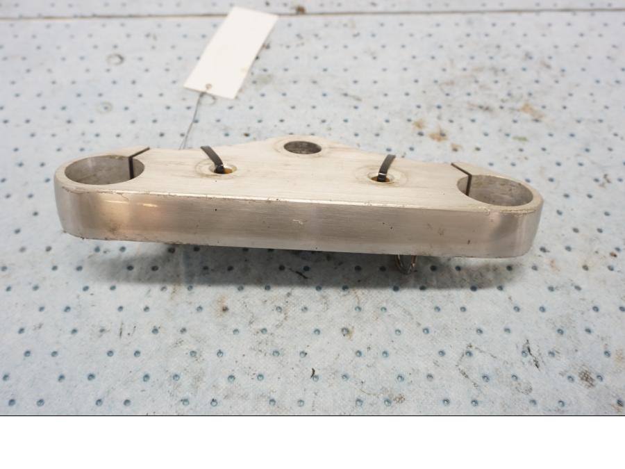 Framsidan på Gaffelkrona från en Kawasaki EN 500 -1999 motorcykel.