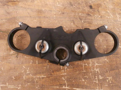 Framsidan på Gaffelkrona från en KTM 690 SM -2008 motorcykel.