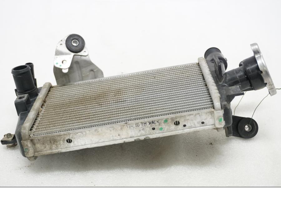 Framsidan på Vattenkyl från en BMW R 1200 GSA -2017 motorcykel.